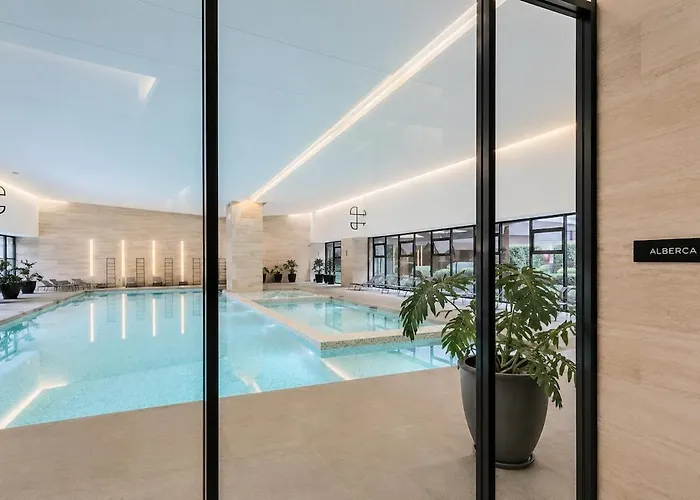 Luxury 1br W Pool, Jacuzzi, Near Antara *